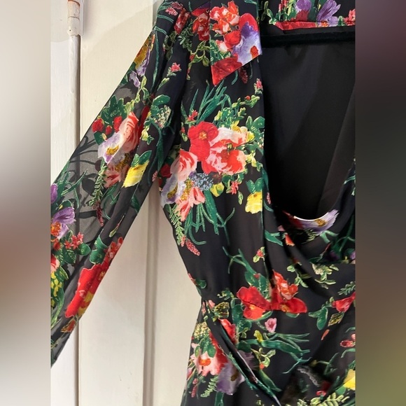 Alice + Olivia Abney Wrap Dress Silk Blooming Bouquet 6 - Picture 11 of 12